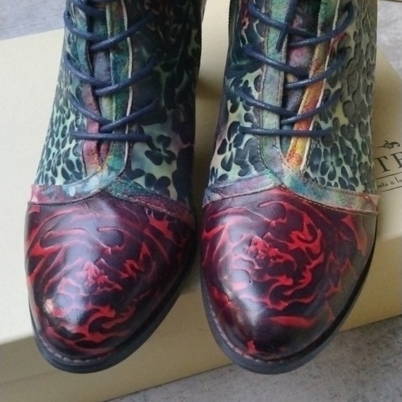 NWT L'Artiste hand painted leather bootie. FAIRYCORE STEAMPUNK ROMANTIC size 9 - Picture 2 of 13